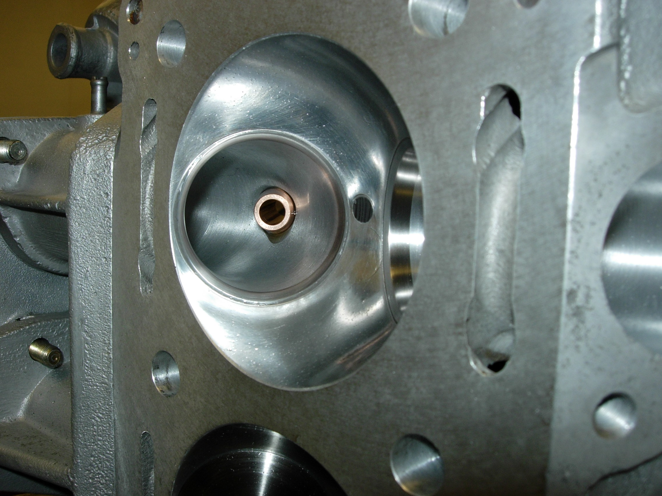 AHM 105 2.0 l Twin Cam Full Race Big Valve Pack - Image 4